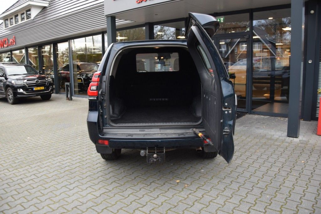 Toyota Land Cruiser 150 2.8 D-4D 5DRS ACTIVE A/T VAN