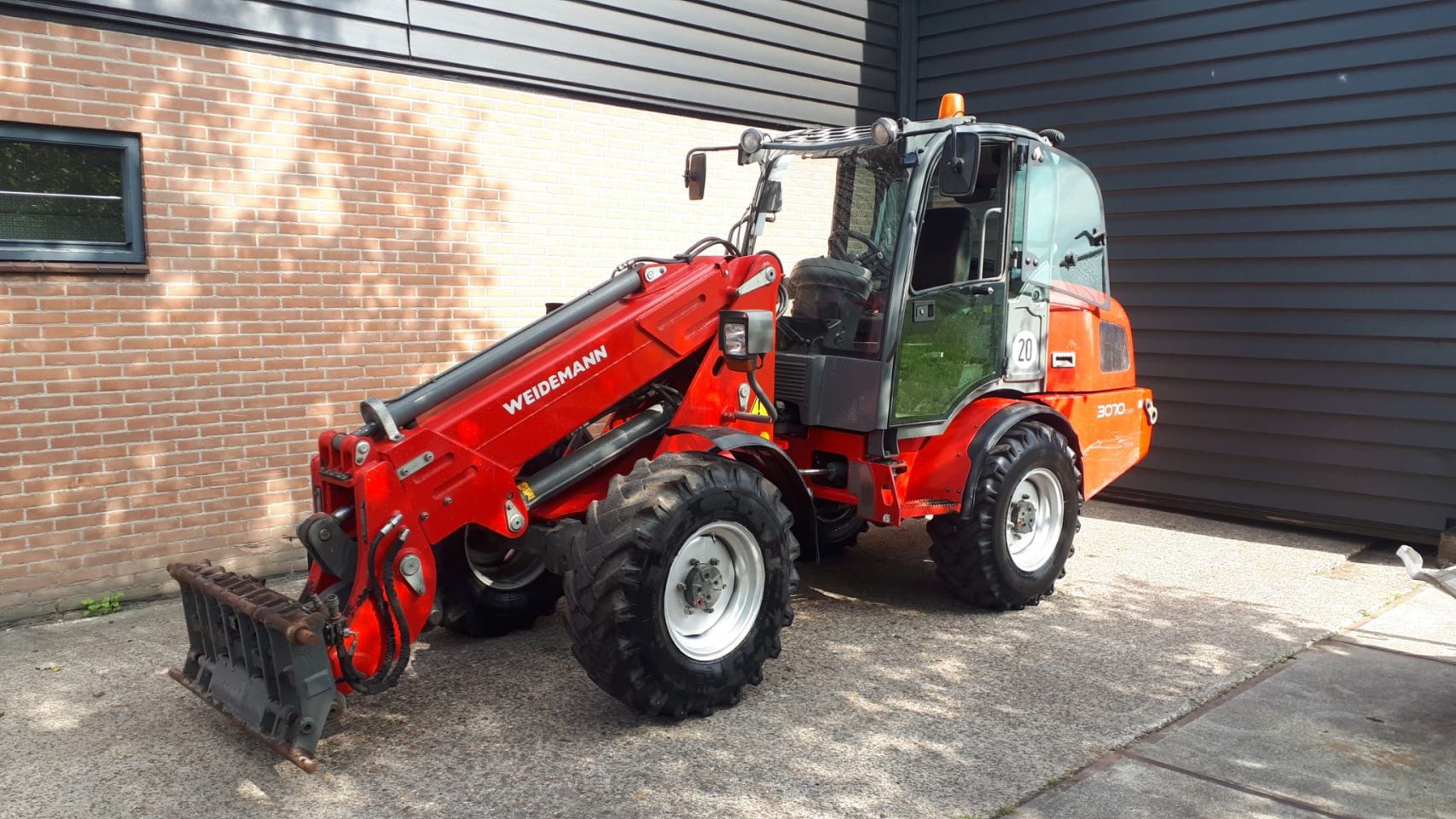 Weidemann 3070 CX80 T shovel