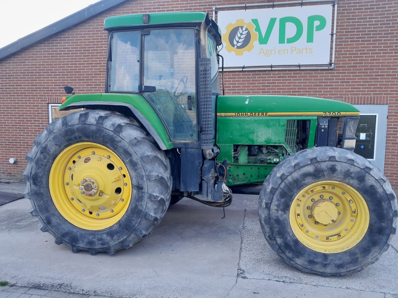 John Deere 7700