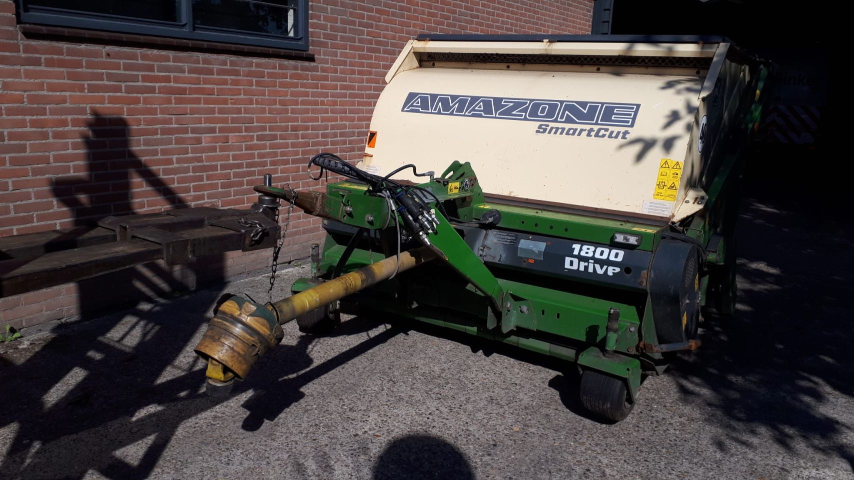 Amazone klepelmaaier. Ook als bladveger/bladzuiger te gebruiken