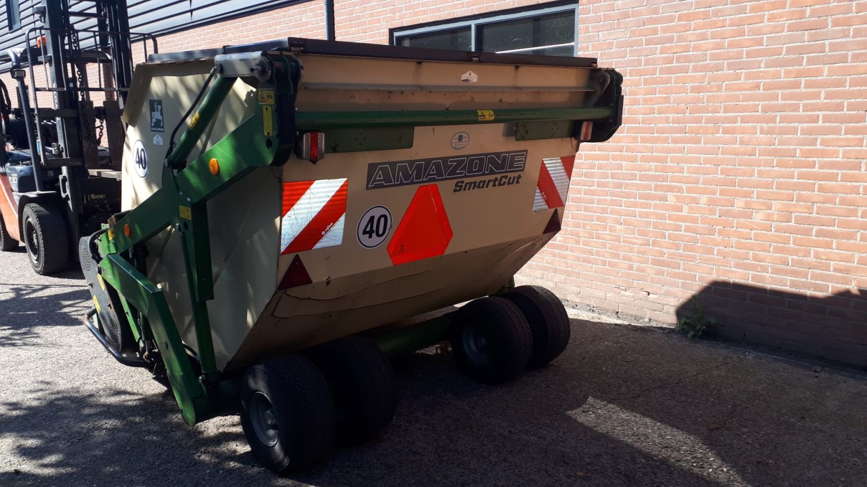 Amazone klepelmaaier. Ook als bladveger/bladzuiger te gebruiken