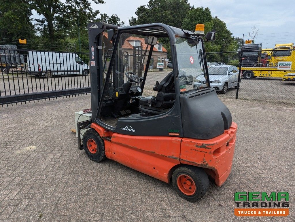 Linde E30 02 - 4058 uur - Duplex Mast - Volrubber Banden - Eurotron 80V-80A Oplader (M34) 3128