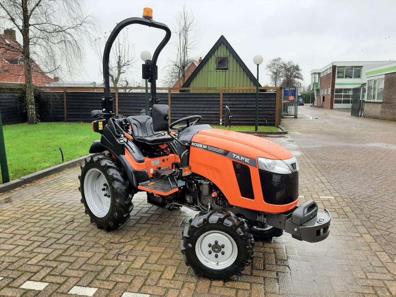TAFE 6028M trekker