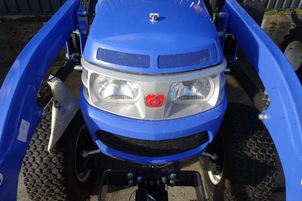 Iseki 3217 met voorlader .