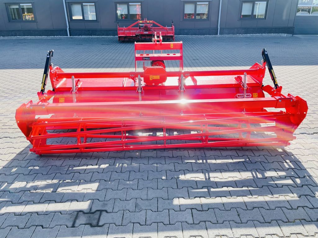 Maschio C 300 landbouwfrees met buizenrol