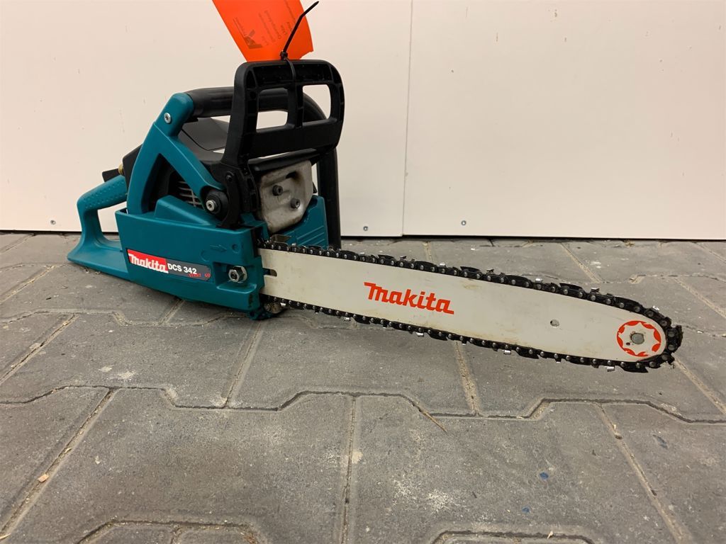 Makita DCS34235
