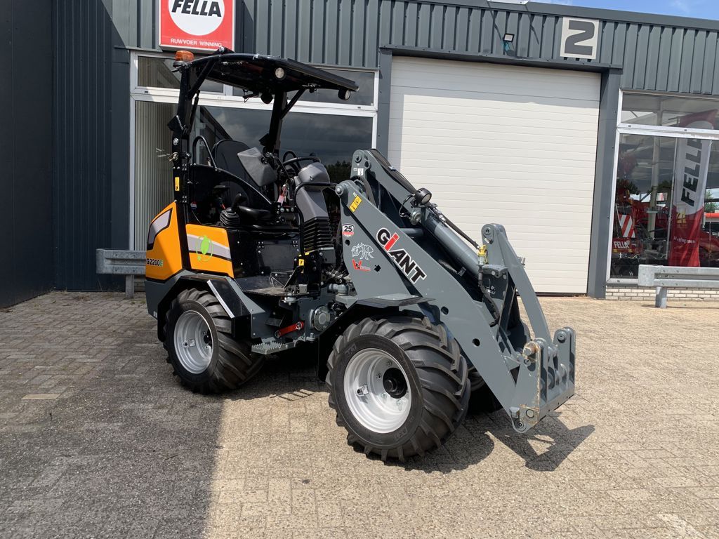 Giant G2200E