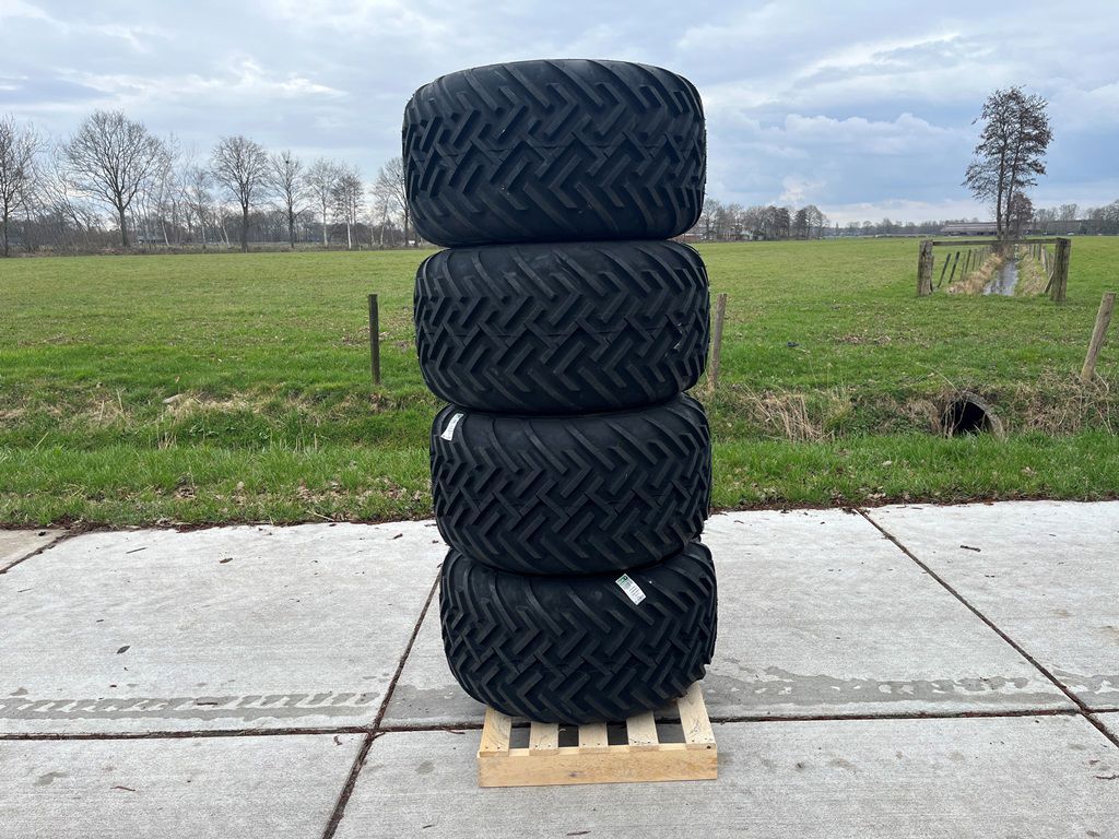 BKT 31x15.5-15