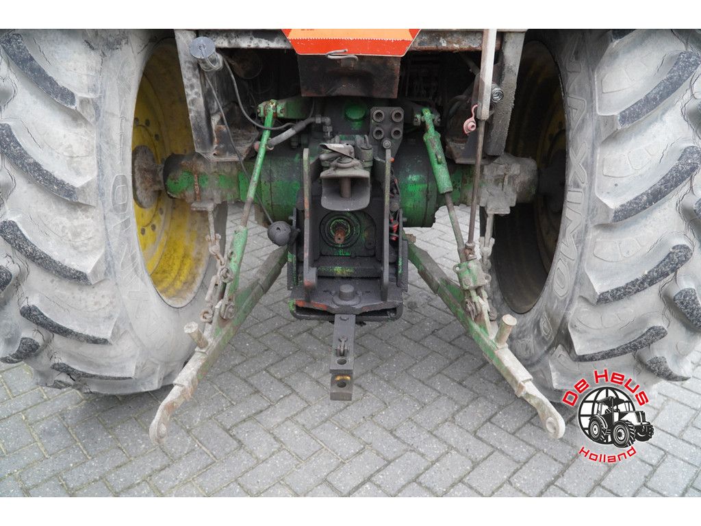 John Deere 2850