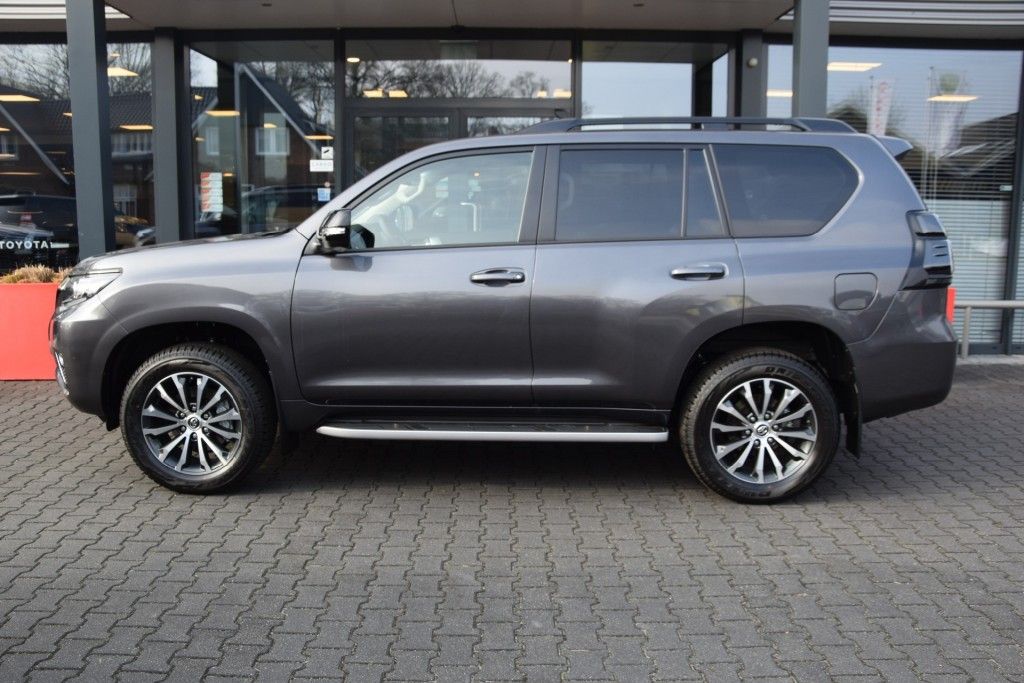 Toyota Landcruiser 150 2.8 D-4D 5DRS PREMIUM BLACK A/T VAN