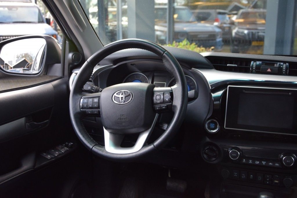 Toyota Hilux 2.4 D-4D DUBBEL CABIN EXECUTIVE BE TREKKER A/T 5 SITZ 4WD VAN