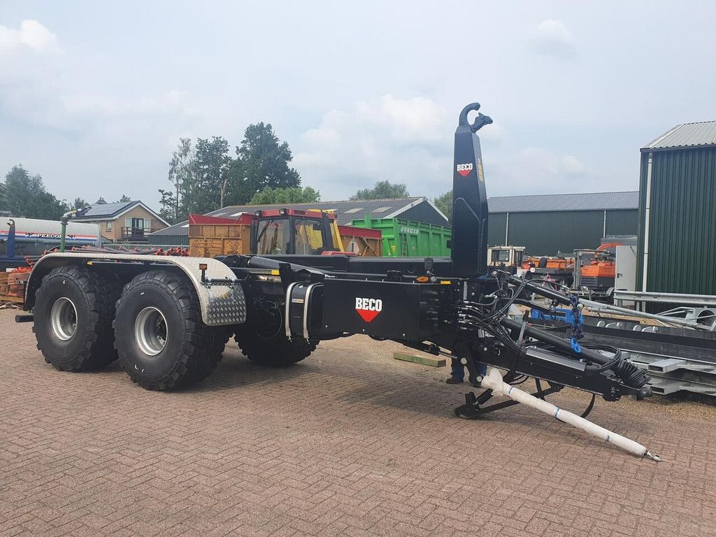 Beco haakarm Mangna 250 hook lift trailer