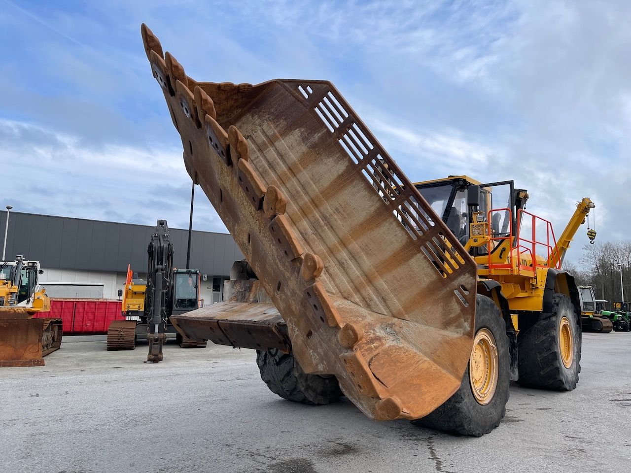 Zij kiepbak / Rotsbak Volvo L350F 7500 liter