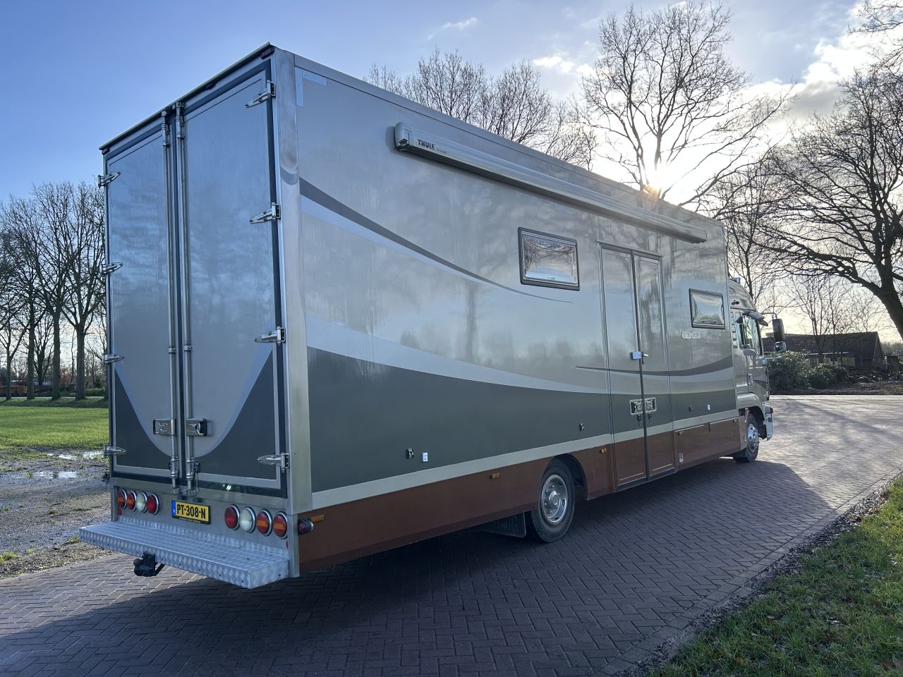 MAN TGL 12.240 4X2 BL kampeerwagen C RIJBEWIJS