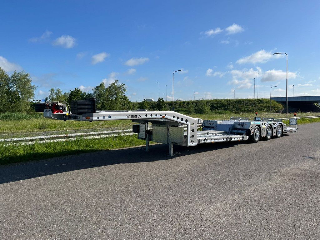 VEGA Trailer PROMAX 3 axle trucktransporter OV-49-NJ