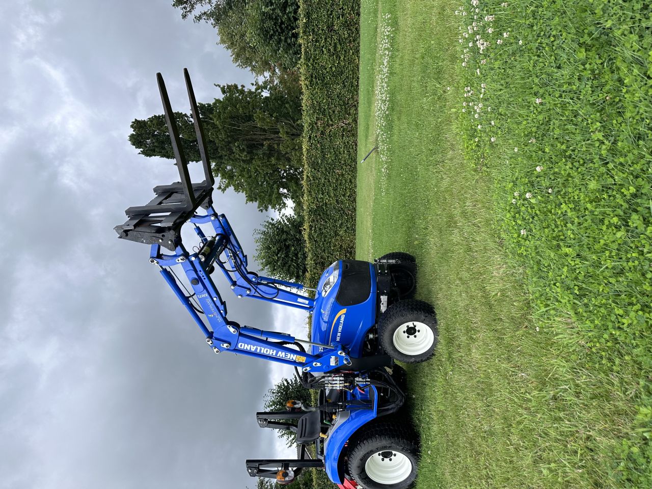 New Holland Boomer 25 Minitrekker HST Met Voorlader Als Nieuw
