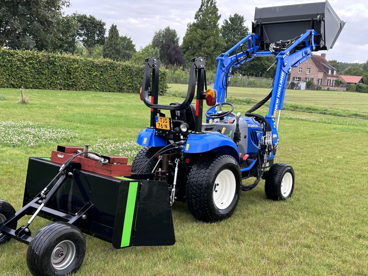 New Holland Boomer 25 Minitrekker HST Met Voorlader Als Nieuw
