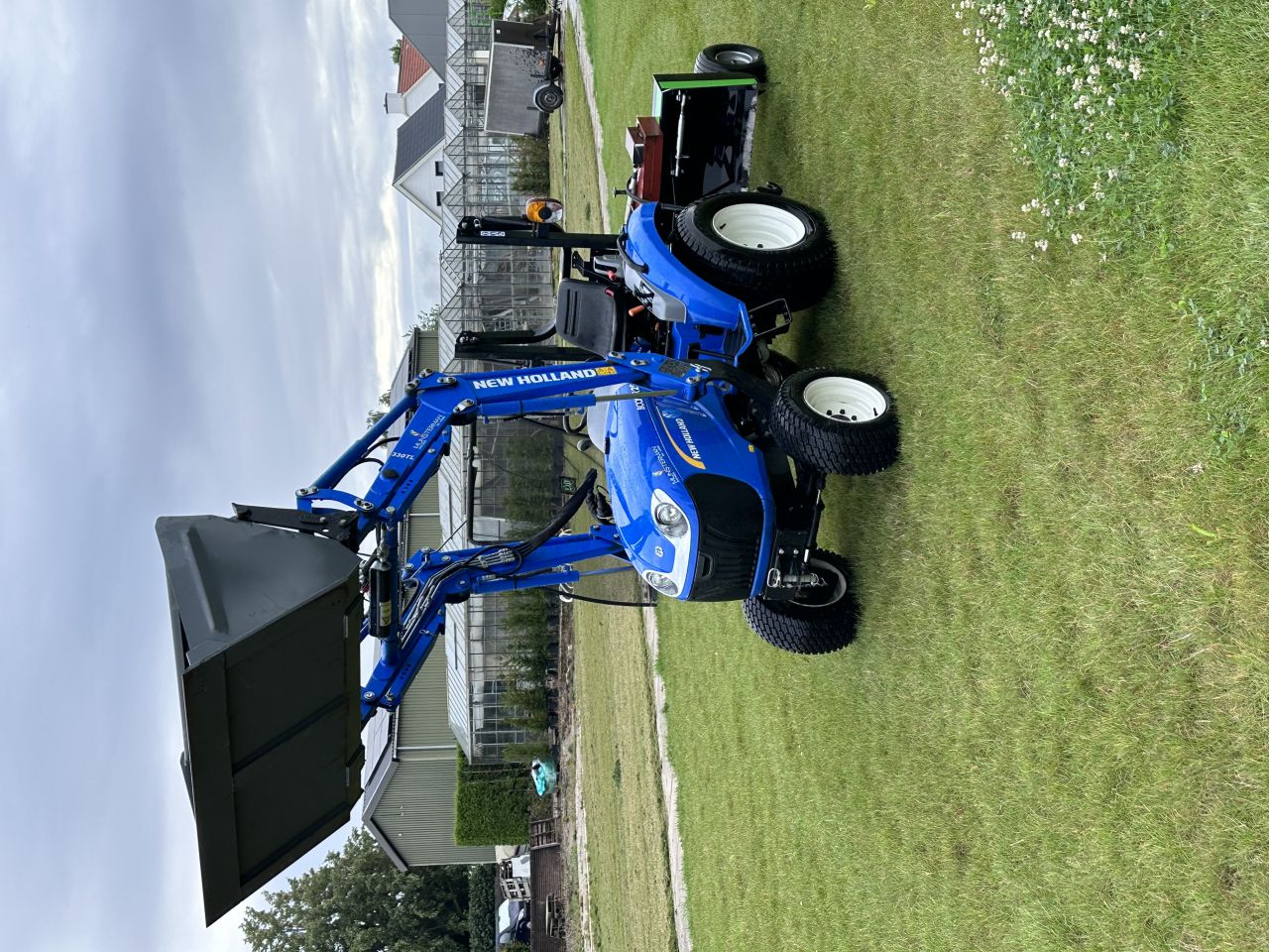 New Holland Boomer 25 Minitrekker HST Met Voorlader Als Nieuw
