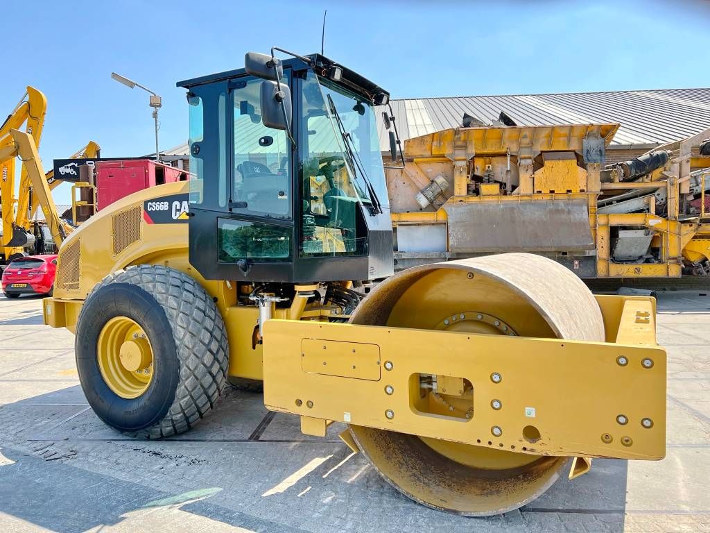CAT CS66B Excellent Condition / Low Hours / CE