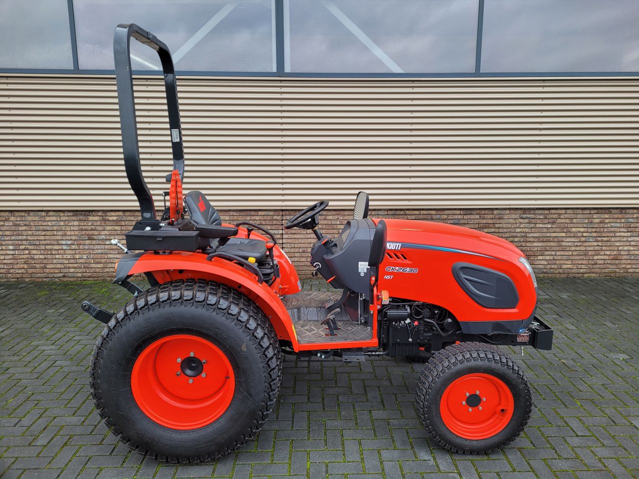 Kioti Ck 2630 hst compact trekker
