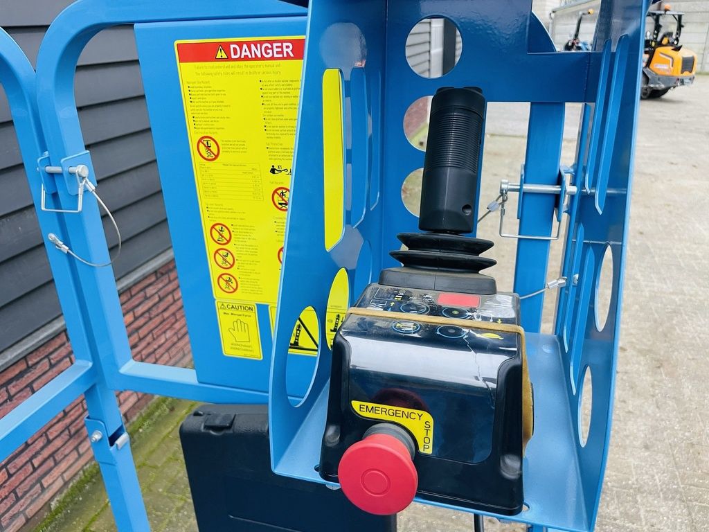 Fronteq TE HUUR rups schaarhoogwerker 8 M Fronteq FS0610T