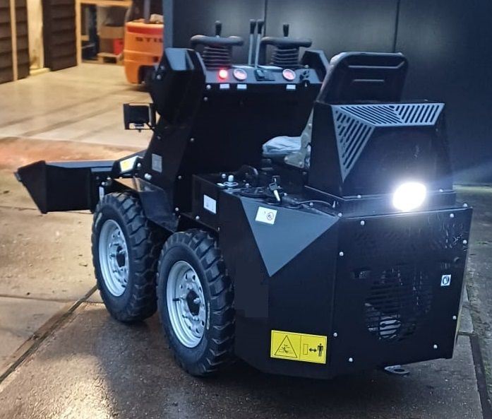 Schranklader 4WD, mini shovel, krachtig, met 2+1 extra functies