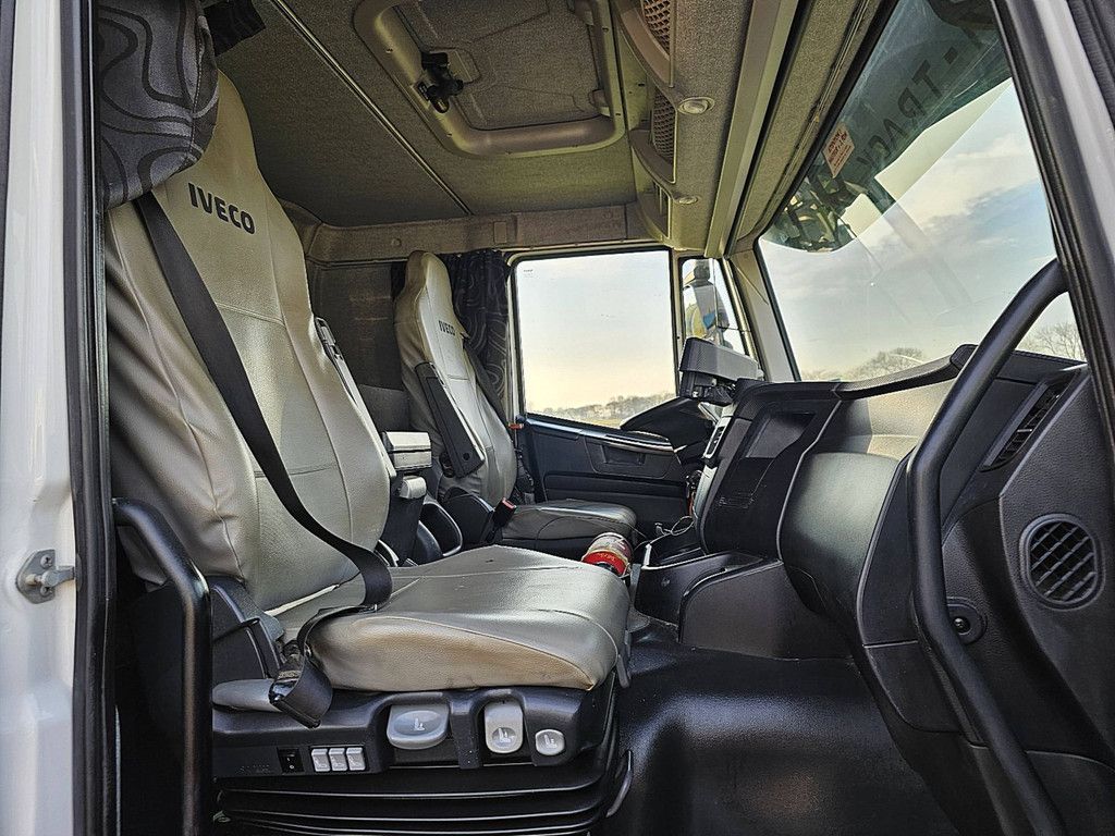 IVECO AT260T45 TRAKKER hiab xs144