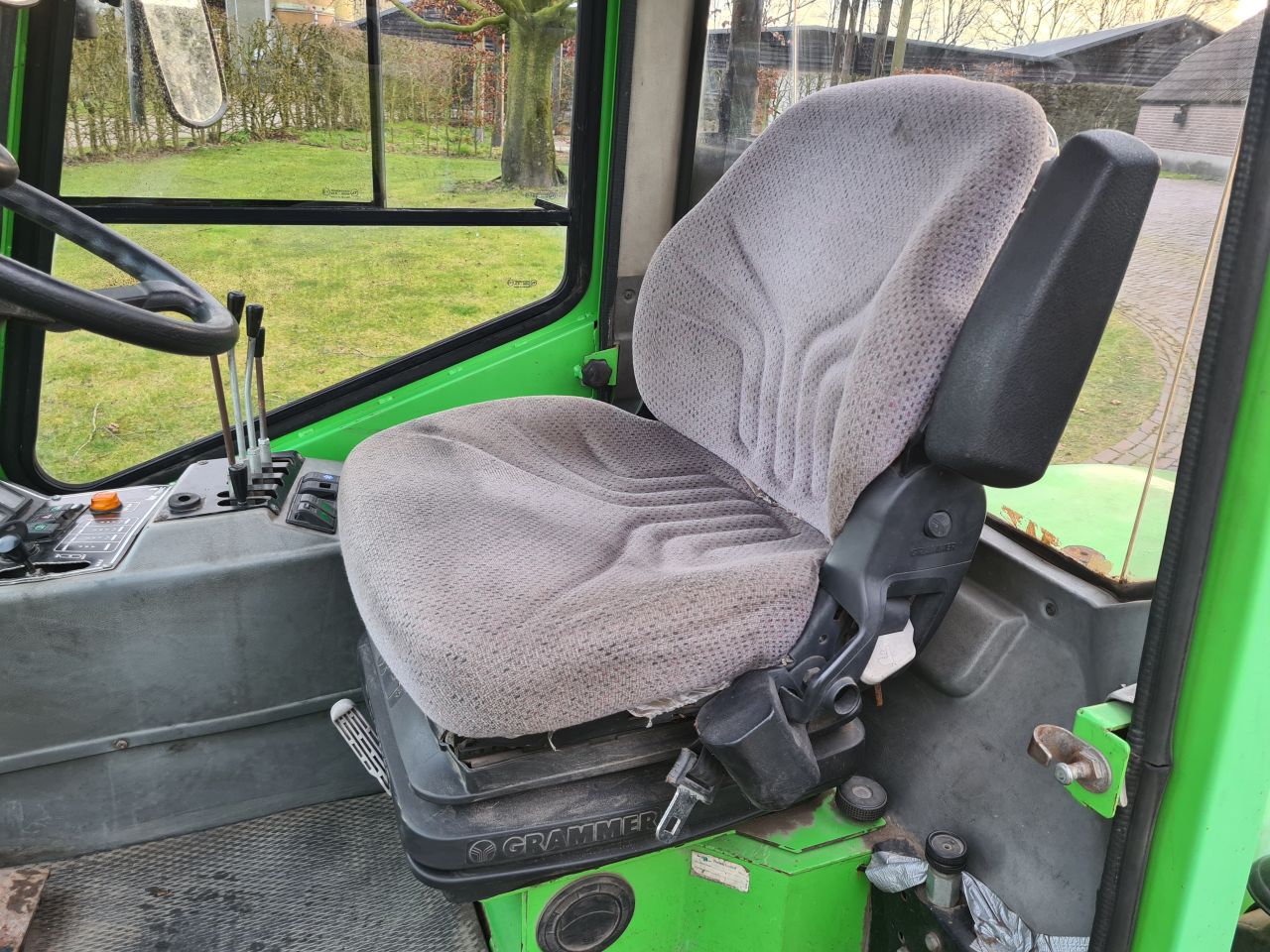 Lm trac 285 werktuigdrager werktuigendrager.