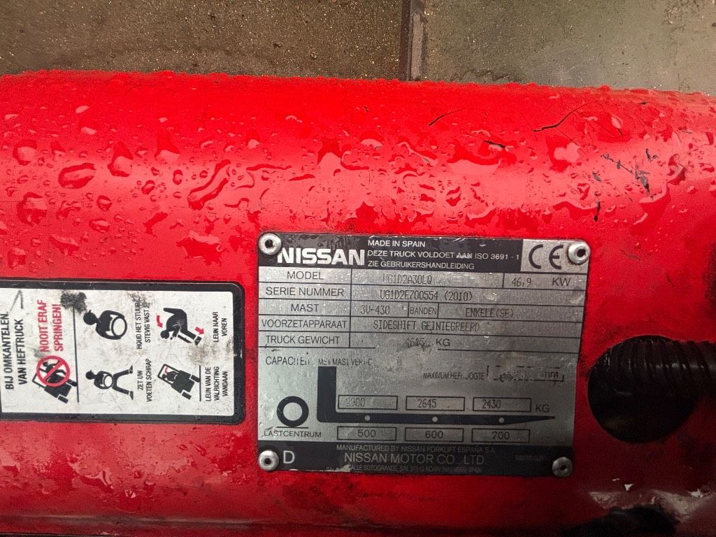 Nissan UG1D2A30LQ 3 tonner lpg triple mast sideshift