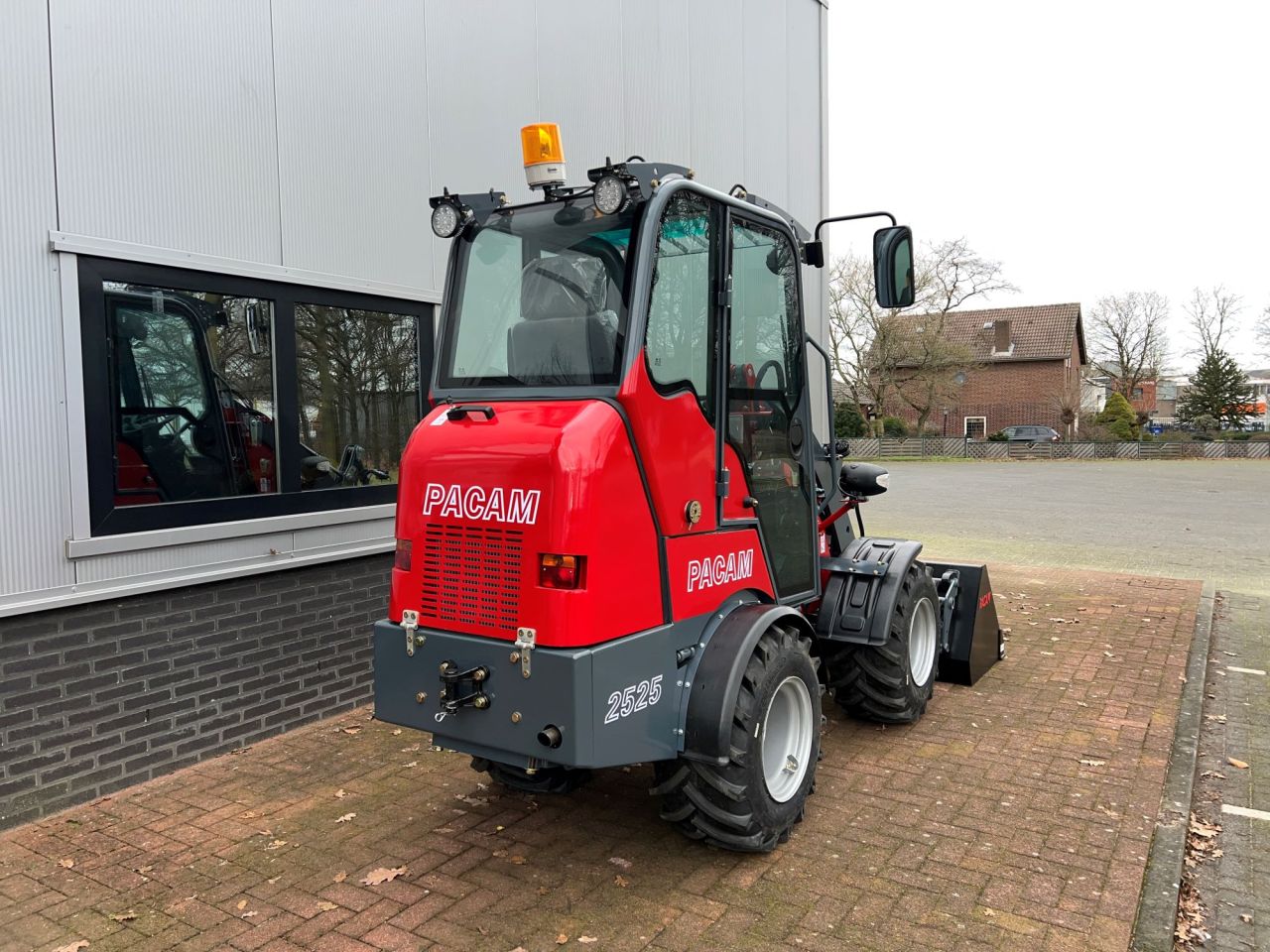 Lieferbar ab 24900 Euro PACAM 2525 Hoflader