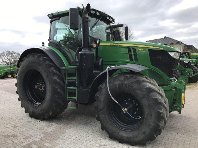 John Deere 6250R