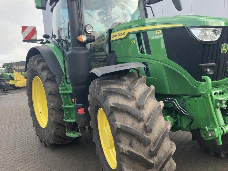 John Deere 6R 195