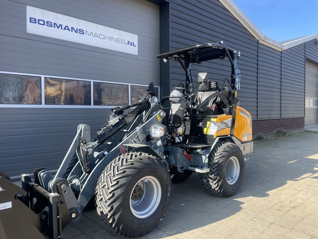 Giant G2700 X-TRA HD+ minishovel NIEUW (X-trac banden / flitslampen)