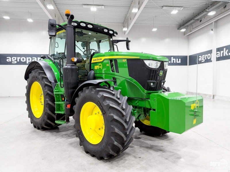 John Deere 6R 215