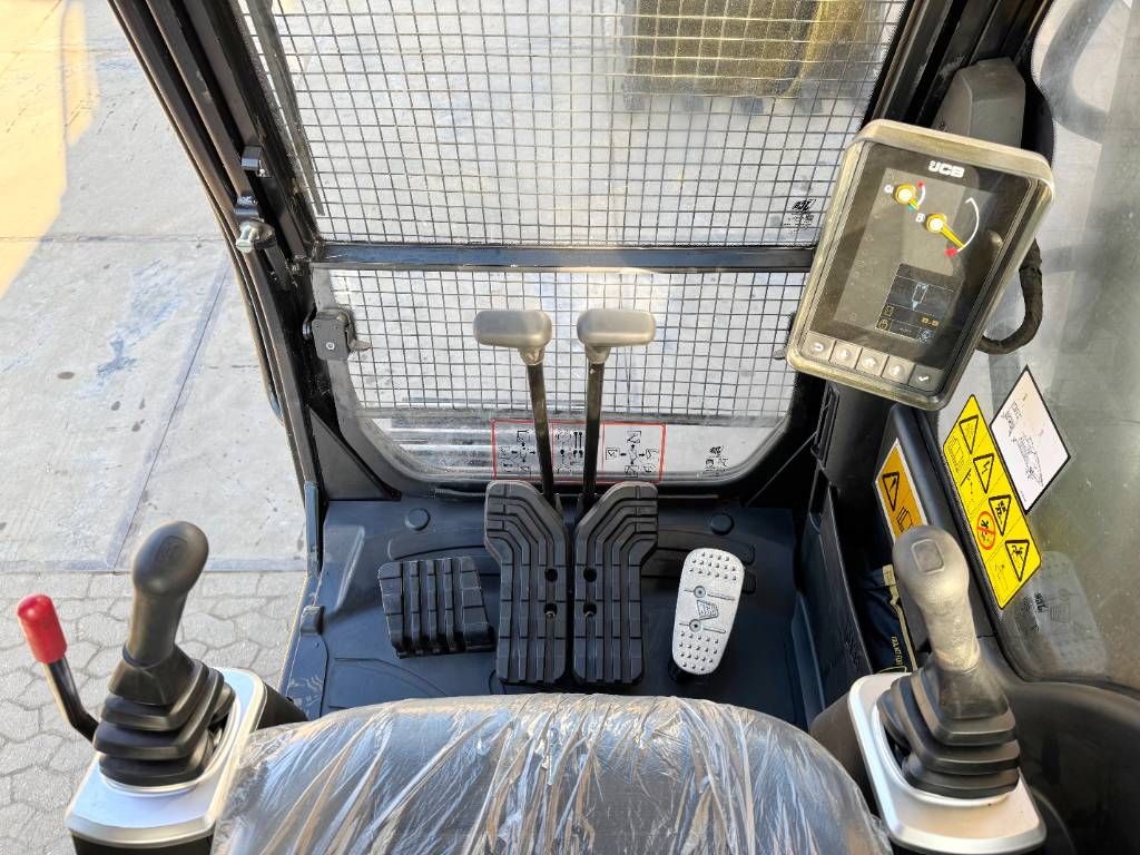 JCB JS345 LC HD - New / 2025 Model / Hammer Lines