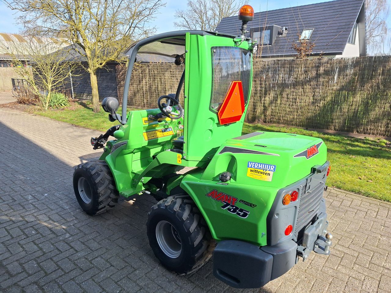 Avant 735