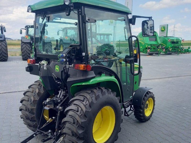 John Deere 3038E