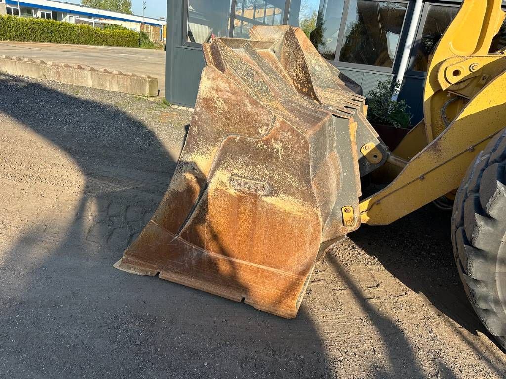 CAT 966 M