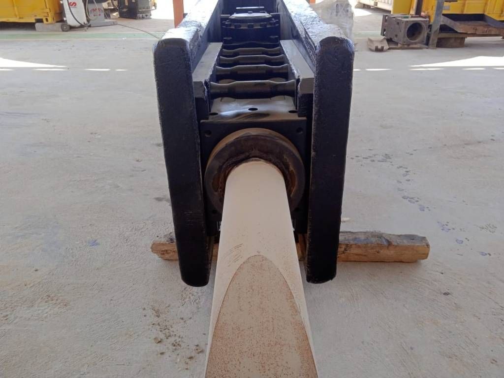 CAT H180GC Hammer (3 x available - Abu Dhabi)