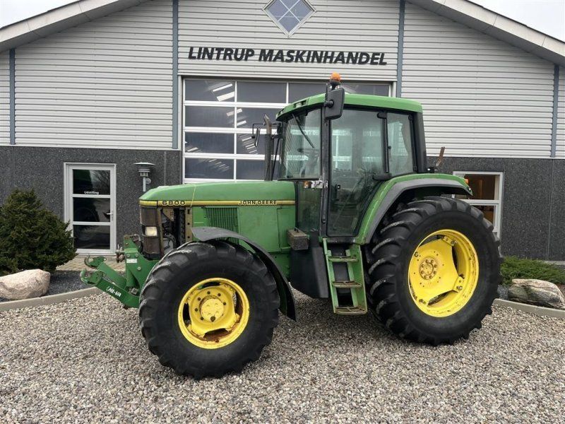 John Deere 6800 Med frontlift.