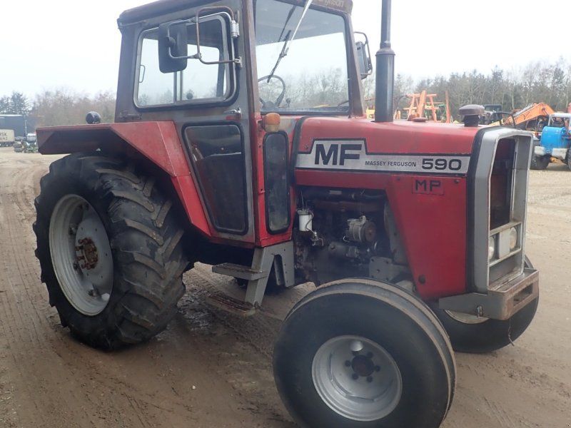 Massey Ferguson 590