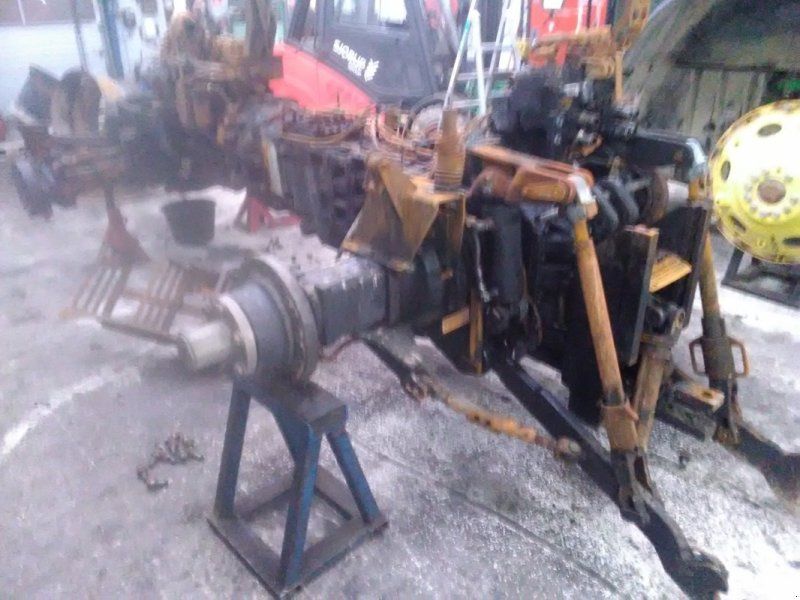 New Holland TM190