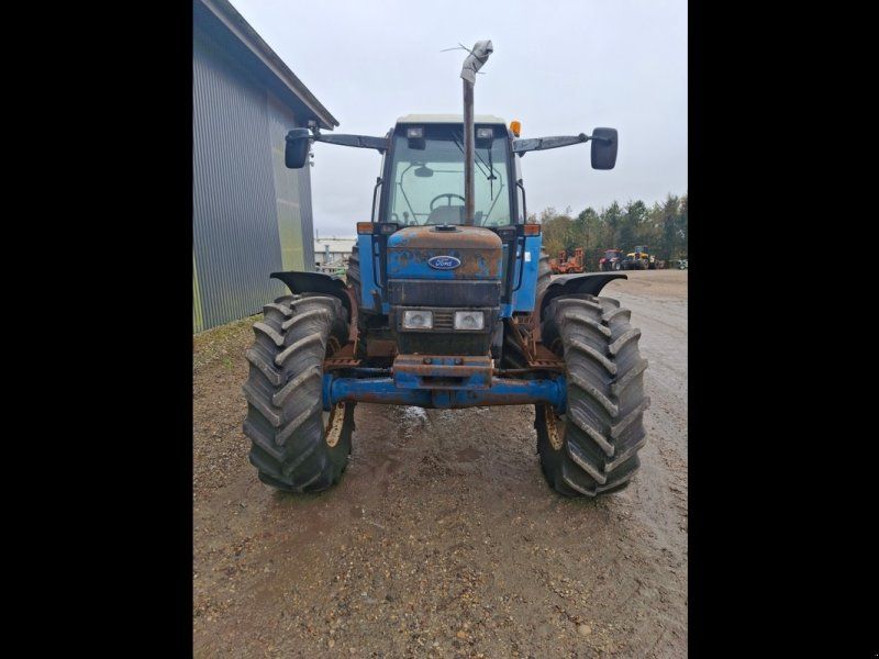 New Holland 8240