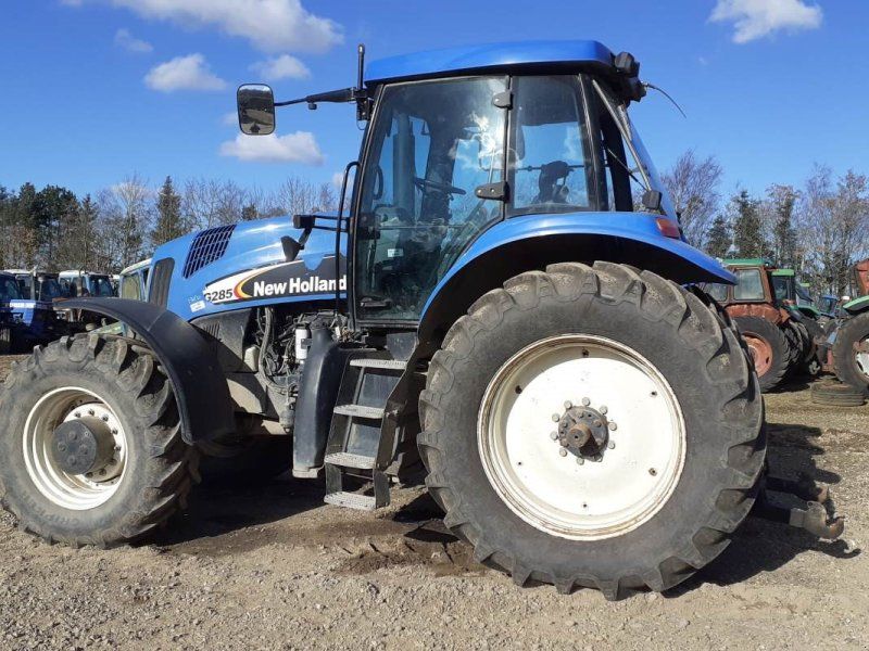 New Holland TG285