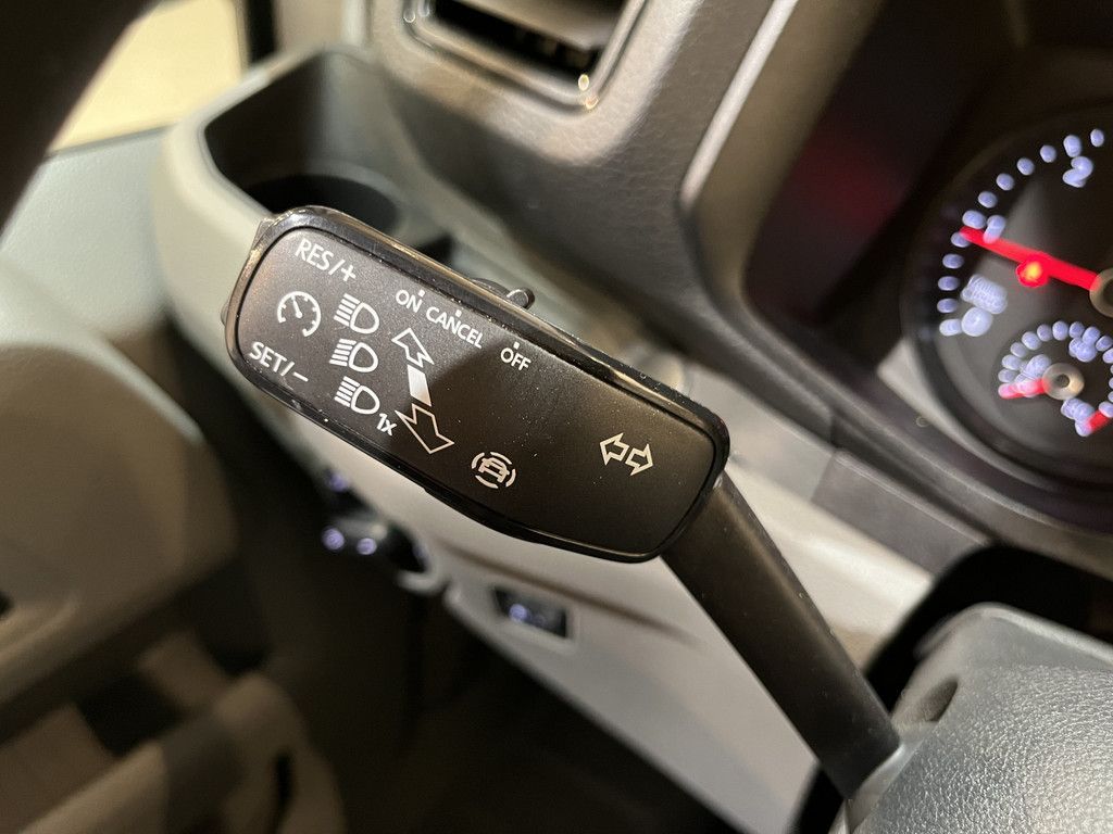 Volkswagen Crafter 35 2.0 TDI L3 140 PK Bakwagen / Dhollandia Laadklep / Euro 6 / Meubelbak / Zijdeur / Airco / CarPlay / Navigatie / Cruise Control / 3-Zits / 70.000 KM !!