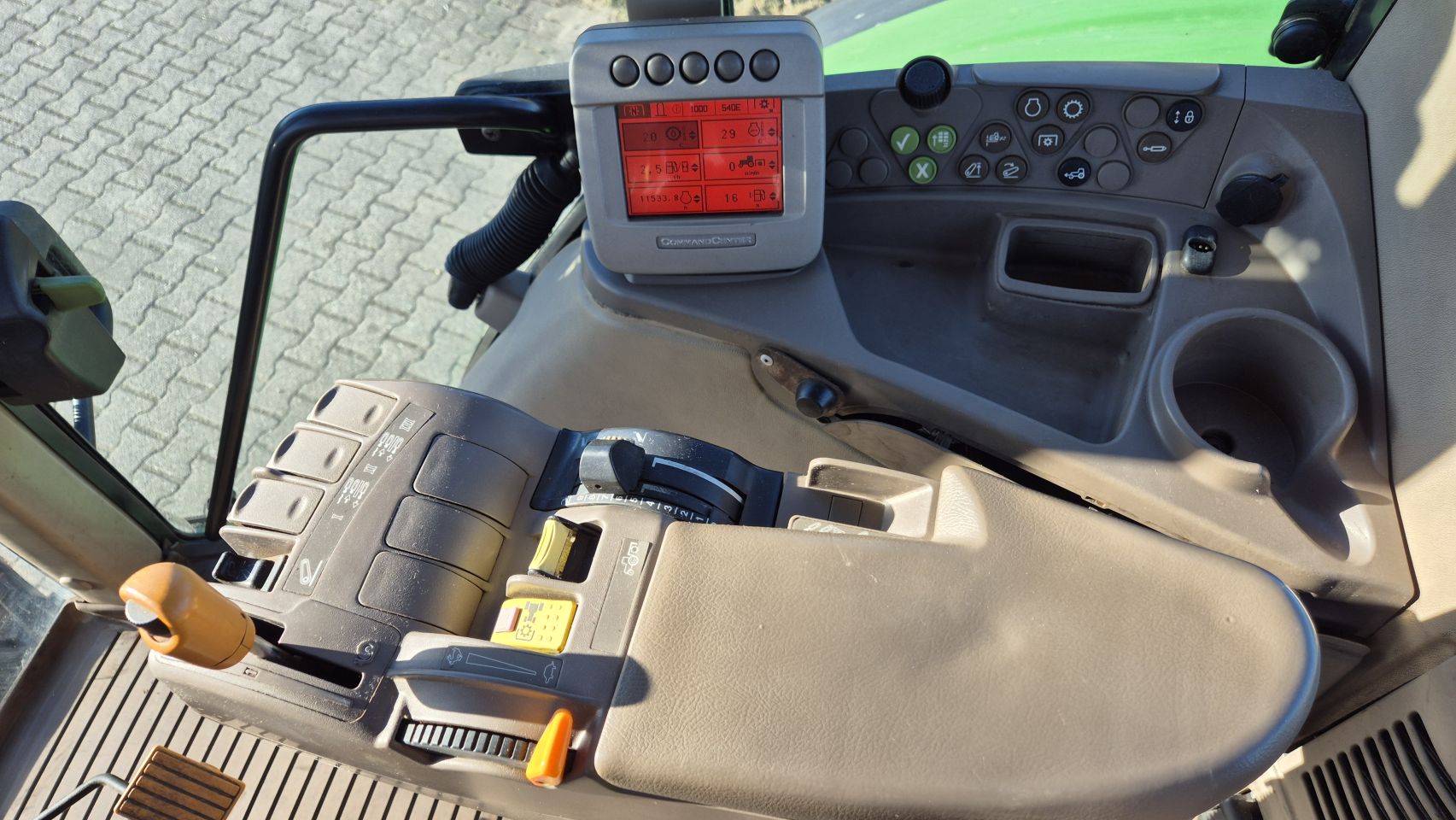 JOHN DEERE 7530 Premium AP 50Km/h. Lucht Fronthef en PTO, TLS