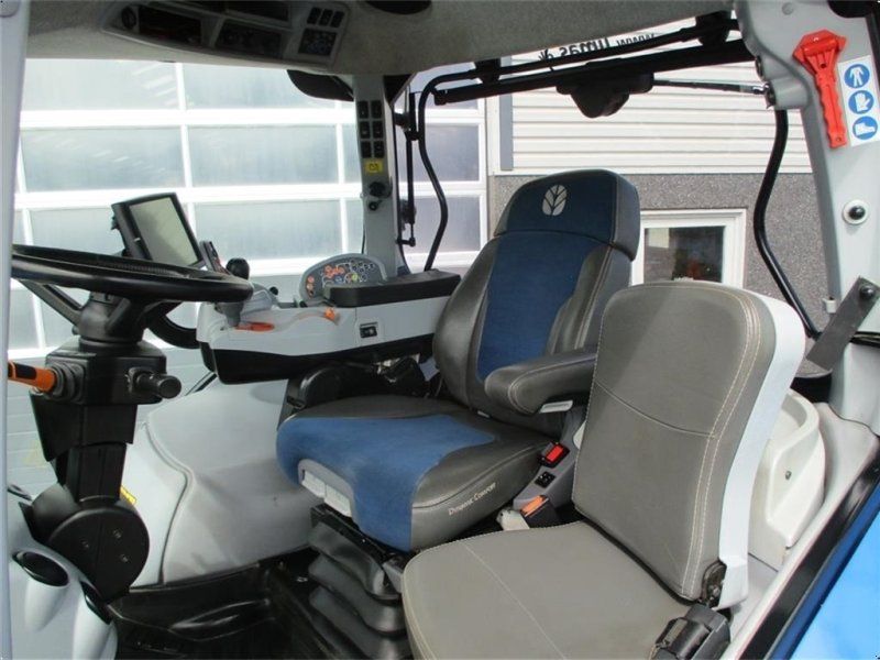 New Holland T7.230 AutoCommand, meget velholdt