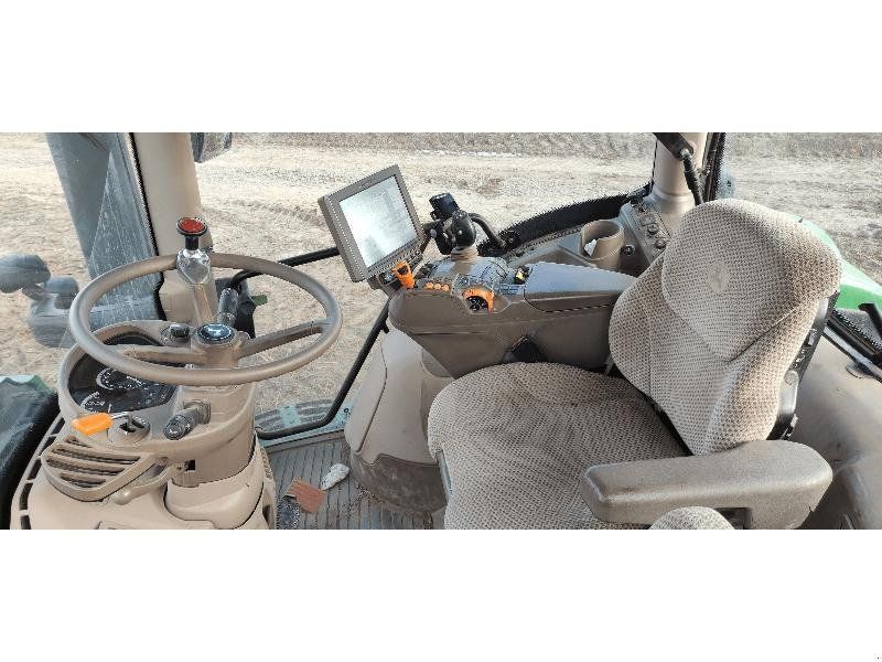 John Deere 6215R