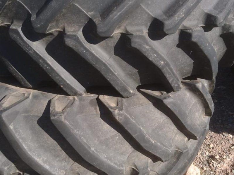 Michelin 650/65R42 und Trelleborg 540/65R30