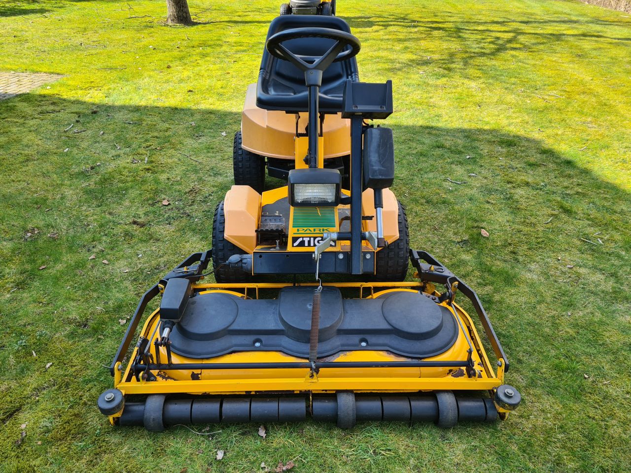 Stiga park PRO 18 frontmaaier hydrostaat met 2 cilinder 18 pk